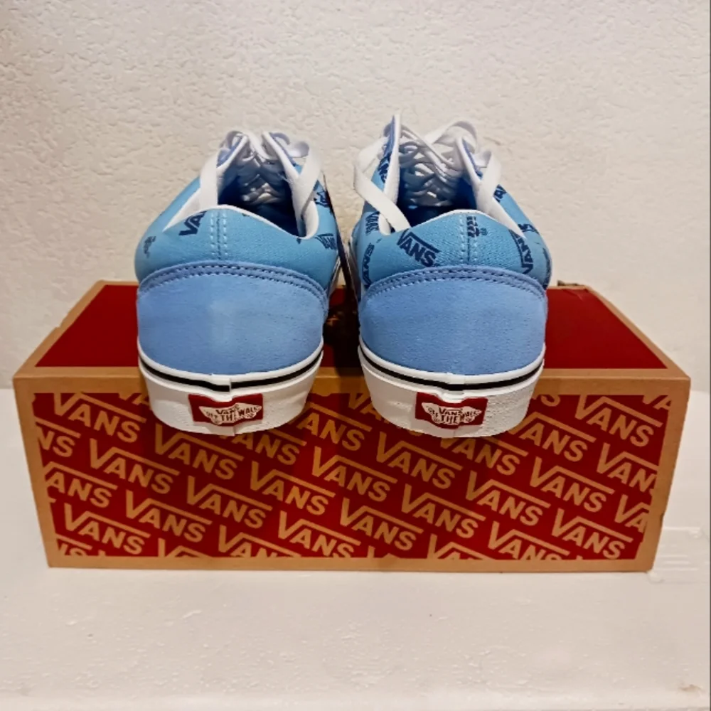 Vans - Picture 3 of 4